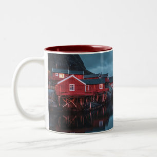 Caneca De Café Em Dois Tons Lagoa de Vila Norueguesa Cênica