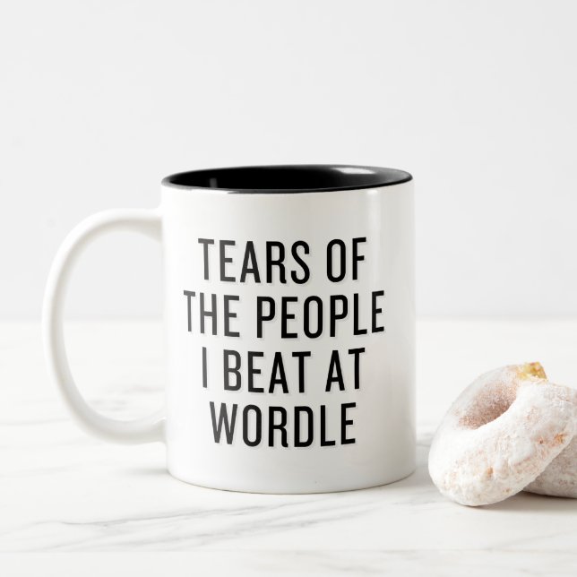 Caneca De Café Em Dois Tons Lágrimas das Pessoas que eu bato no Wordle Funny (Com Donut)