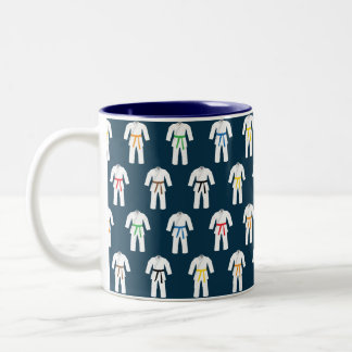 Caneca De Café Em Dois Tons Legal Karate Gis Com Cintos