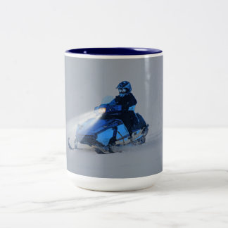 Caneca De Café Em Dois Tons Legal Snowmobiler no lago de gelo Tema Desportivo