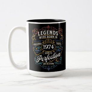 Caneca De Café Em Dois Tons Legendas eram nasceres no Aniversário do Ano de Na