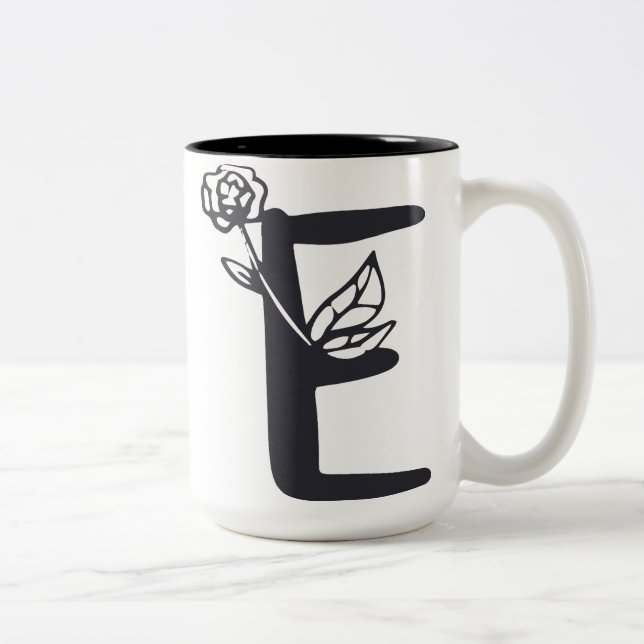 Caneca De Café Em Dois Tons Letra E (Direita)