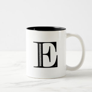 Caneca De Café Em Dois Tons Letra E do damasco - preto