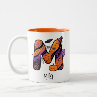 Caneca De Café Em Dois Tons Letra Inicial Personalizada de Halloween Monograma