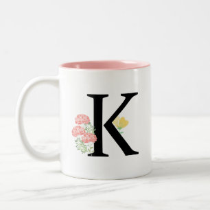 Caneca De Café Em Dois Tons Letra Monograma K Rosa Floral Spray Aquarela