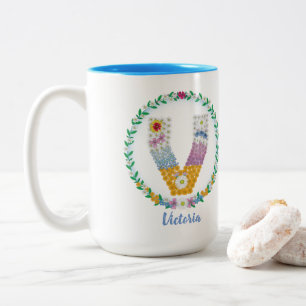 Caneca De Café Em Dois Tons Letras de Flor "V" Inicial com Nome Personalizado