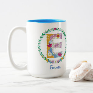 Caneca De Café Em Dois Tons Letras Flores Iniciais "E" com Nome Personalizado