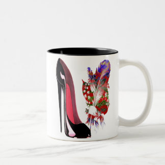 Caneca De Café Em Dois Tons Lírio do buquê do vale e dos calçados pretos do