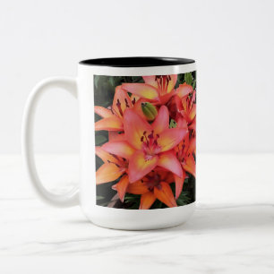 Caneca De Café Em Dois Tons Lírios de Jardim Colorido de Coral Artistício