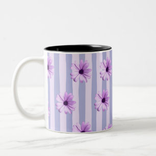 Caneca De Café Em Dois Tons Listras pastel com padrão de Margaridas
