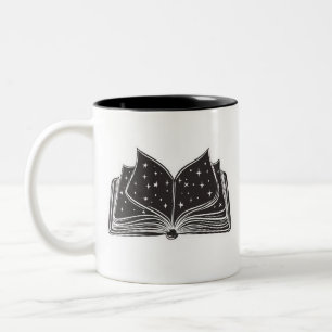 Caneca De Café Em Dois Tons Livro Mágico Aberto de Feitiçaria – Estrelas e Mag