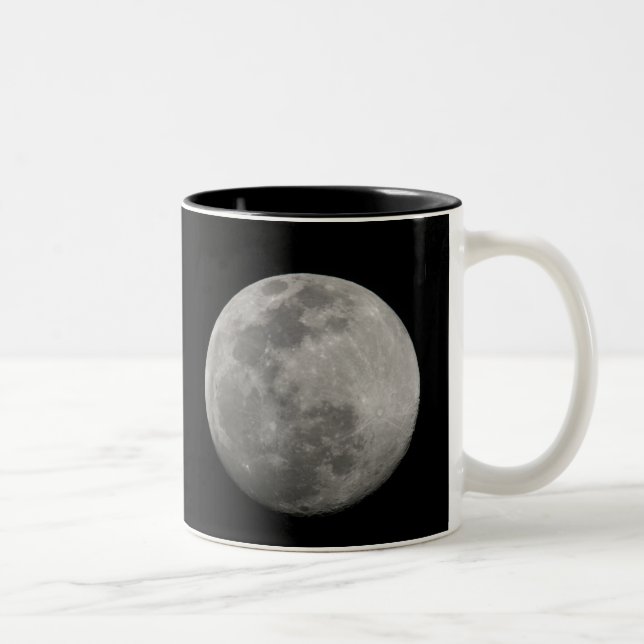 Caneca De Café Em Dois Tons Lua cheia em preto e branco. Crédito: Arthur (Direita)