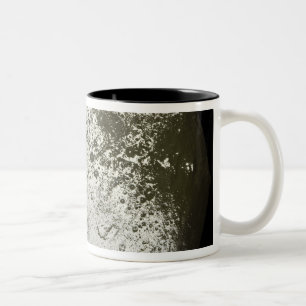 Caneca De Café Em Dois Tons Lua de Saturno Iapetus 2