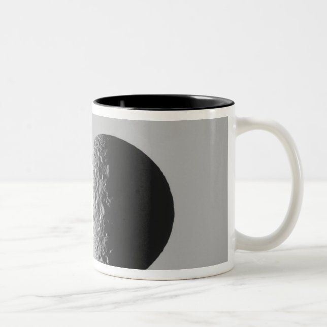 Caneca De Café Em Dois Tons Lua de Saturno Mimas (Direita)
