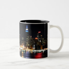 Caneca De Café Em Dois Tons Luzes bonitas da noite de New York que refletem o