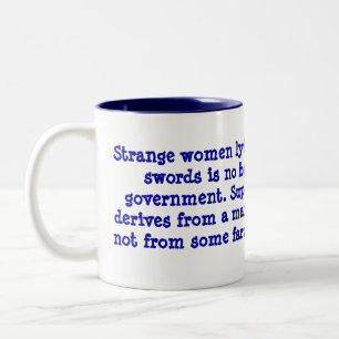Caneca De Café Em Dois Tons Lyin estranho das mulheres na espada do