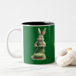 Caneca De Café Em Dois Tons Mãe fazendo bolo de aniversário do coelho personal