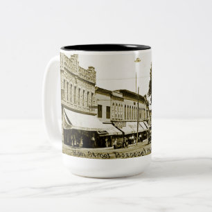 Caneca De Café Em Dois Tons Main Street Boscobel Wisconsin Foto da Circa de 19