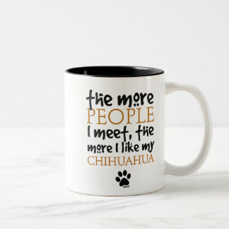 Caneca De Café Em Dois Tons Mais pessoas eu encontro… a versão da chihuahua
