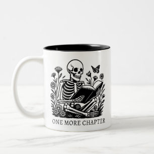 Caneca De Café Em Dois Tons Mais uma citação de capítulo para presente de café