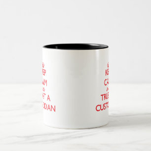 Caneca De Café Em Dois Tons Mantenha a calma e confie um guarda