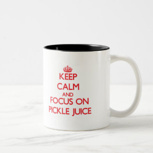 Caneca De Café Em Dois Tons Mantenha a calma e o foco no suco da salmoura