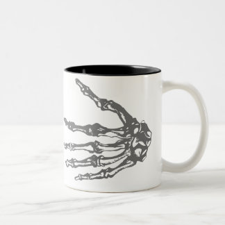 Caneca De Café Em Dois Tons Mãos ósseas