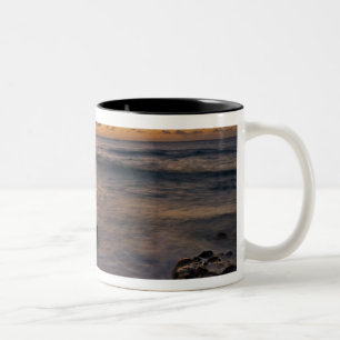 Caneca De Café Em Dois Tons Mar Caribe, Ilhas Cayman.  Ondas de queda 2