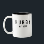 Caneca De Café Em Dois Tons Marido Est 2022 Noivo para Festa de Despedida de S<br><div class="desc">Engraçado, único, lindo ou pessoal, é sua escolha para a caneca de café perfeita. A parte de fora da caneca tem uma base branca para sua foto, logotipo, desenho ou frase, enquanto a borda e o cabo são vivamente esmaltados em uma cor rica. Combine ou complemente a cor da sua...</div>