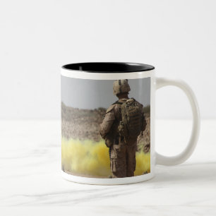 Caneca De Café Em Dois Tons Marines dão segurança