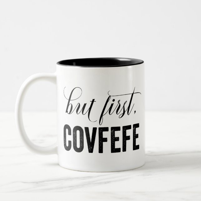 Caneca De Café Em Dois Tons Mas primeiramente, COVFEFE (Esquerda)