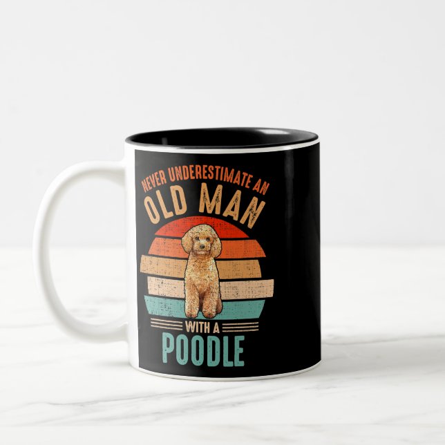 Caneca De Café Em Dois Tons mb Nunca Subestime Um Velho Com Poodle (Esquerda)