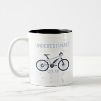 Caneca De Café Em Dois Tons Mens Never Underestimate An Old Man On An Ebike Fu