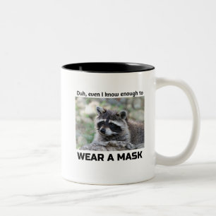 Caneca De Café Em Dois Tons Metáfora do coelho da Raccoon lança o decote de do