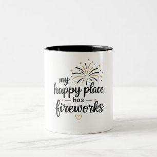 Caneca De Café Em Dois Tons Meu Lugar Feliz Tem Fogos de Artifício