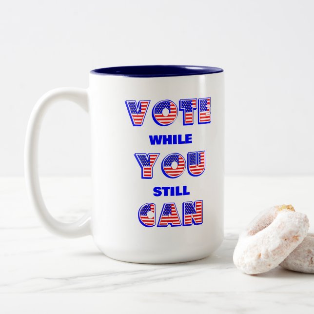Caneca De Café Em Dois Tons Midterms 2026 Voting (Com Donut)