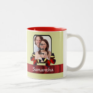 Caneca De Café Em Dois Tons Modelo de foto de borboletas vermelhas