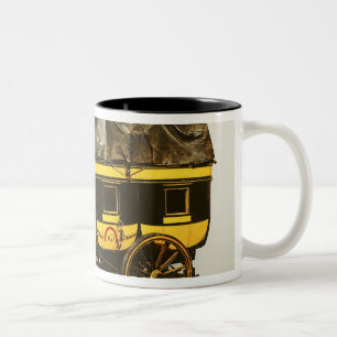Caneca De Café Em Dois Tons Modelo de um omnibus de quarenta assentos