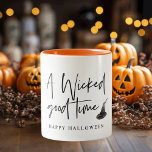 Caneca De Café Em Dois Tons Moderna, Uma Boa Citação | Feliz Dia das Bruxas<br><div class="desc">Moderna,  Uma Boa Citação | Feliz Dia das Bruxas</div>