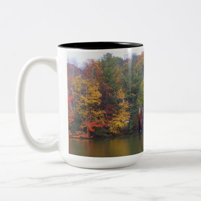 Caneca De Café Em Dois Tons Moinho antigo no outono. (Esquerda)