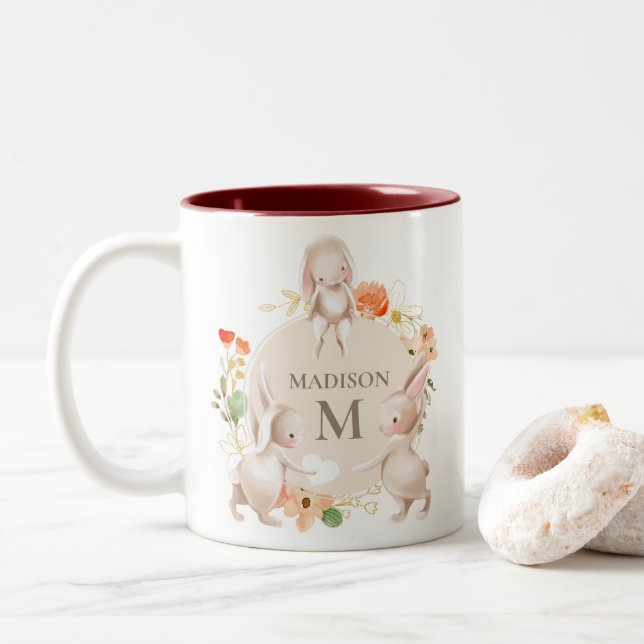 Caneca De Café Em Dois Tons Monograma Coelho Coelho Páscoa Floral Personalizad (Com Donut)