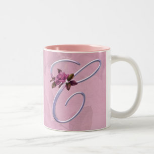 Caneca De Café Em Dois Tons Monograma cor-de-rosa C dos rosas