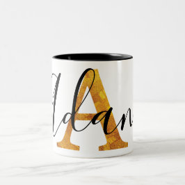 Caneca De Café Em Dois Tons Monograma Dourado com nome personalizado
