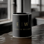 Caneca De Café Em Dois Tons Monograma Dourado Mínimo Clássico Elegante Preto<br><div class="desc">Elevem a sua rotina matinal com a nossa Lata de Café Preta e Dourada do Monograma Minimalista Moderno. Esta caneca elegante e na moda traz um toque de elegância contemporânea ao seu ritual diário de café. Criado com qualidade em mente, apresenta uma design minimalista em preto e branco clássico, fazer...</div>