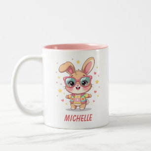 Caneca De Café Em Dois Tons Monograma fofa de coelhinha com óculos