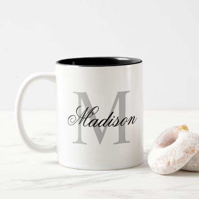 Caneca De Café Em Dois Tons Monograma personalizado preto (Com Donut)