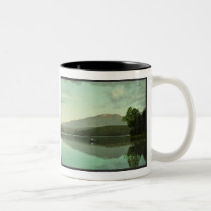 Caneca De Café Em Dois Tons Montanha do Ampersand no lago redondo (Saranac
