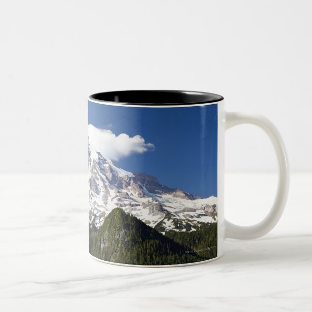 Caneca De Café Em Dois Tons Montanha tampada neve com céu azul & floresta (Direita)