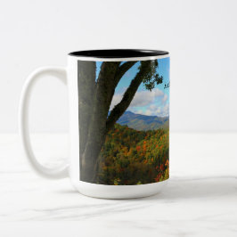 Caneca De Café Em Dois Tons Montanhas fumarentos