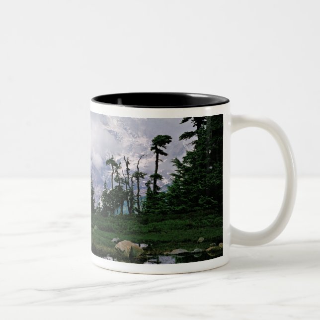 Caneca De Café Em Dois Tons Monte Rainier, relectado numa montanha (Direita)